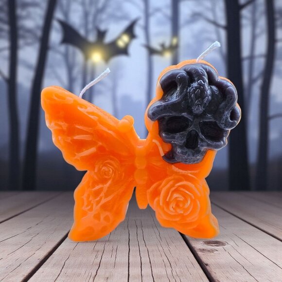 Handmade ✦ Butterfly Skull Candle ✦ Pumpkin Pie Scent w/ Cinnamon Soy Wax - Picture 2 of 6